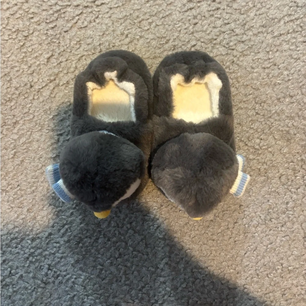 Kids Adorable Penguins with scarf Slippers- size 5/6 warm and cozy!